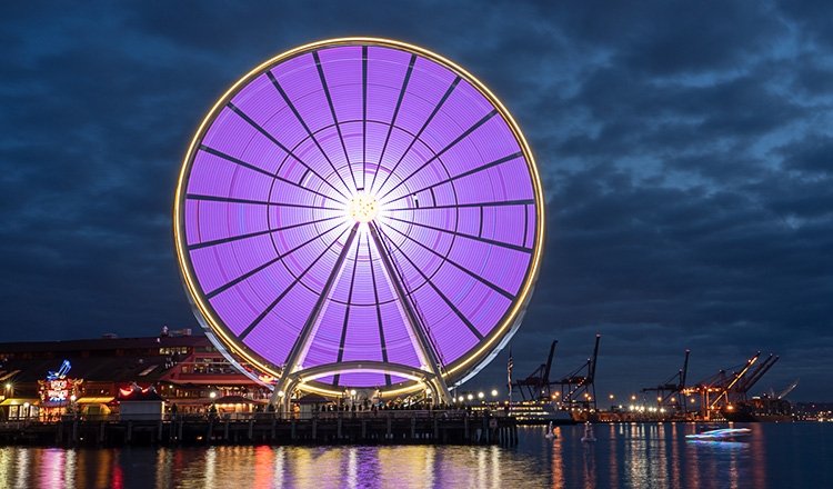 Timelaps photo of a purple lit ferris wheel